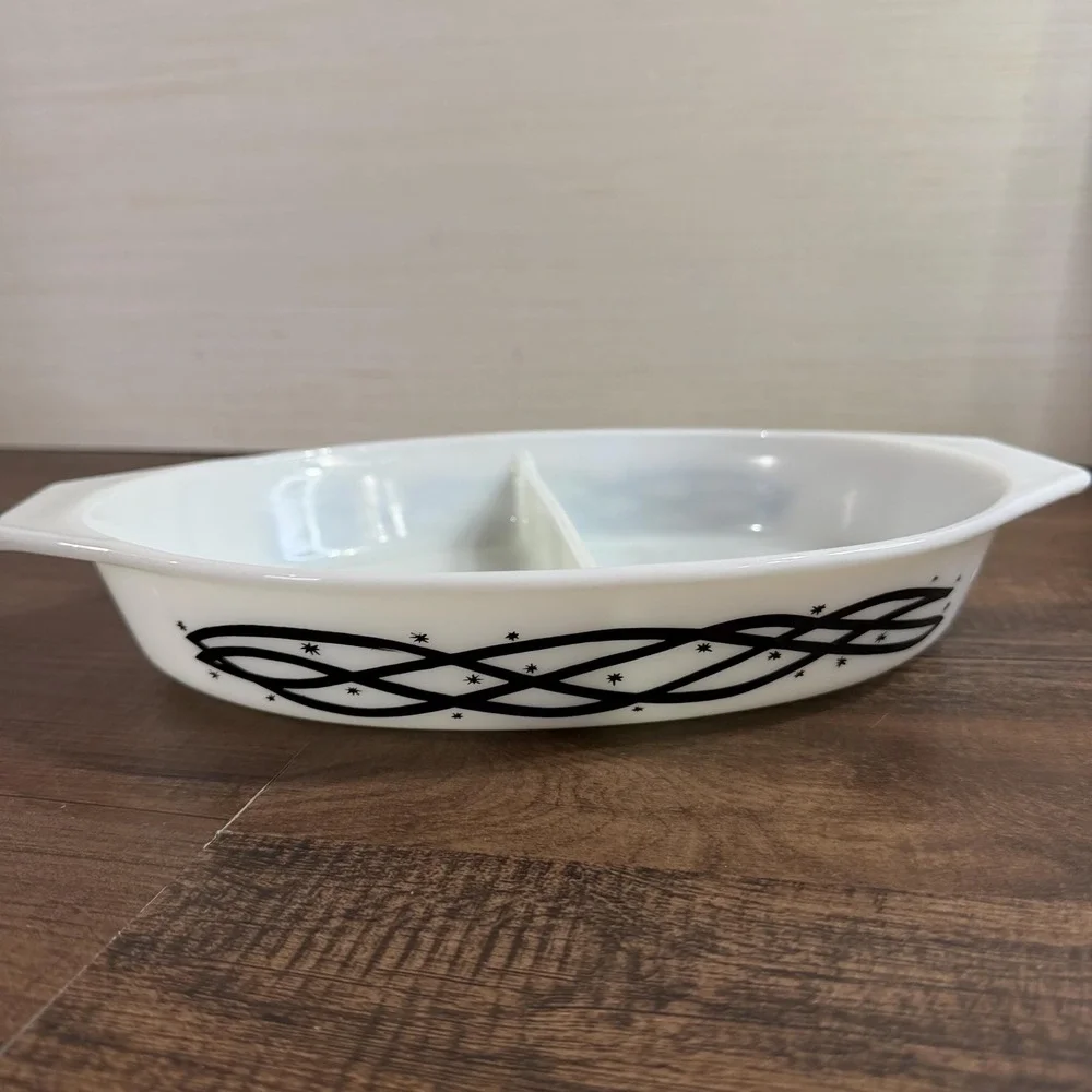 VTG Pyrex Barbed Wire Divided Casserole Dish, White Opal Glass Oval Serving Bowl